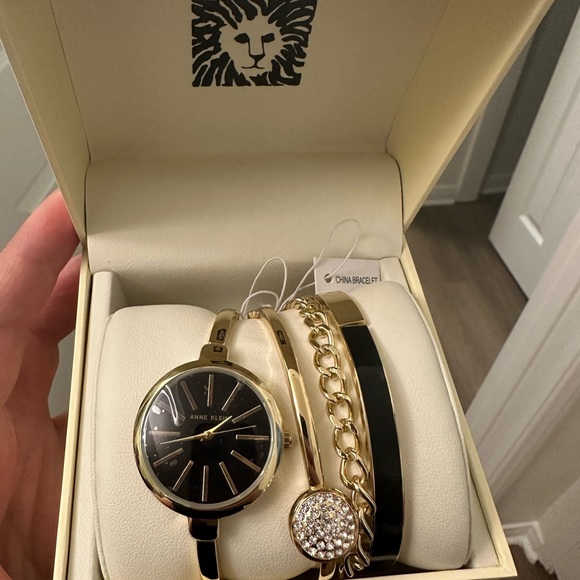 Watch and bracelets set - Picture 3 of 3